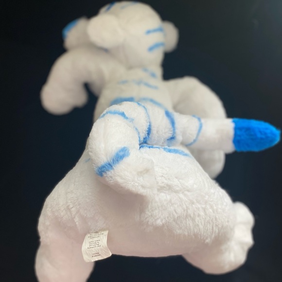 2012 Disney Store Winter Tigger Large Plush T26 - Picture 5 of 7